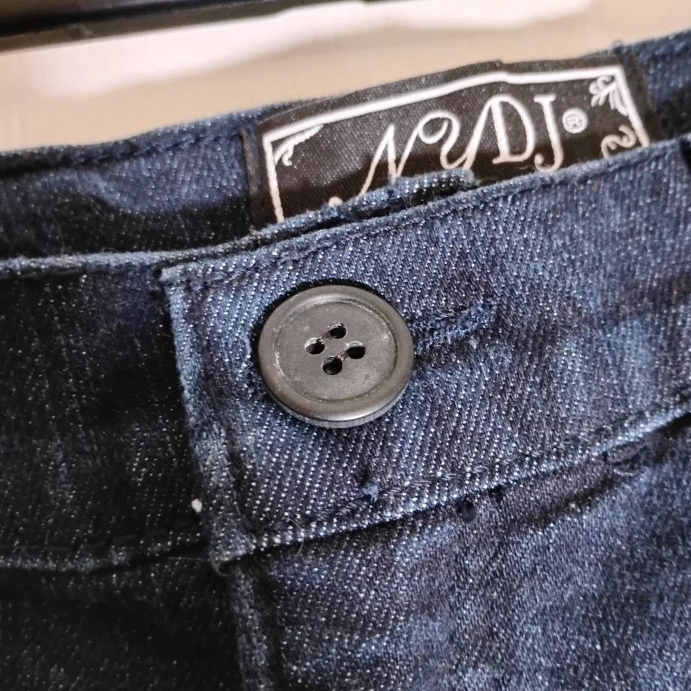 Denim Capris NYDJ Dark Wash Size 6 USA - Picture 4 of 12